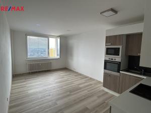 Pronájem bytu 2+kk, Hradec Králové, třída Edvarda Beneše, 48 m2