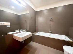 Pronájem bytu 2+kk, Praha - Karlín, Sokolovská, 75 m2
