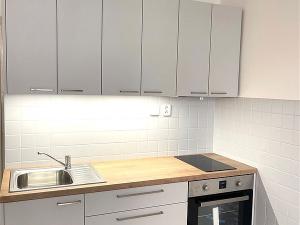 Pronájem bytu 1+kk, Praha, Záhřebská, 25 m2