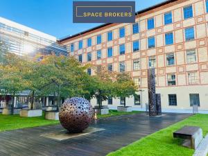 Pronájem kanceláře, Praha - Holešovice, Jankovcova, 1094 m2