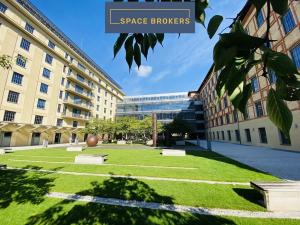 Pronájem kanceláře, Praha - Holešovice, Jankovcova, 295 m2