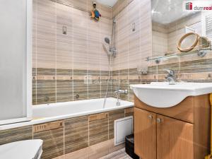 Prodej bytu 3+1, Ostrov, Vančurova, 73 m2