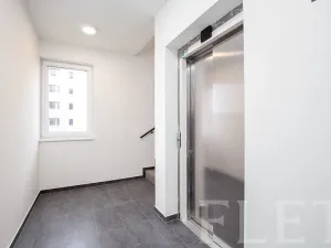 Pronájem bytu 2+kk, Praha - Hloubětín, Waltariho, 50 m2