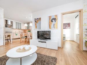 Pronájem bytu 5+kk, Praha - Hloubětín, Slévačská, 94 m2