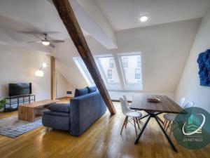 Pronájem bytu 2+kk, Praha - Karlín, Sokolovská, 77 m2