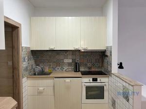 Pronájem bytu 2+kk, Praha - Nusle, Nad Jezerkou, 45 m2
