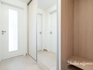 Pronájem bytu 1+kk, Praha - Hloubětín, Poděbradská, 32 m2