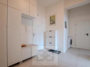 Pronájem bytu 3+kk, Praha - Břevnov, Bělohorská, 64 m2