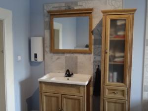 Prodej rodinného domu, Vroutek, Kryrská, 300 m2