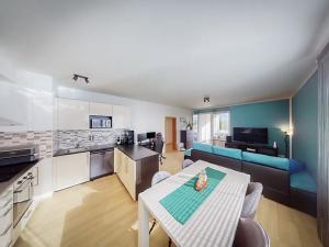 Prodej bytu 2+kk, Praha - Horní Měcholupy, Modenská, 64 m2