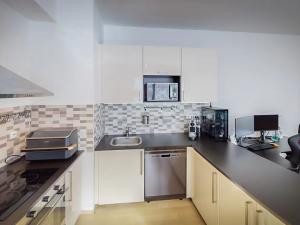 Prodej bytu 2+kk, Praha - Horní Měcholupy, Modenská, 64 m2