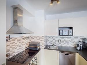 Prodej bytu 2+kk, Praha - Horní Měcholupy, Modenská, 64 m2