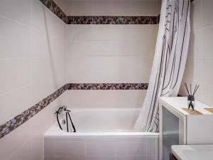 Prodej bytu 2+kk, Praha - Horní Měcholupy, Modenská, 64 m2