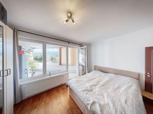 Prodej bytu 2+kk, Praha - Horní Měcholupy, Modenská, 64 m2