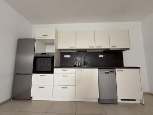 Pronájem bytu 4+1, Pardubice - Mnětice, Černoborská, 140 m2