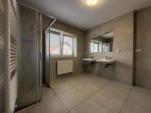 Pronájem bytu 4+1, Pardubice - Mnětice, Černoborská, 140 m2