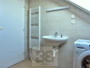Pronájem bytu 2+kk, Praha - Hostavice, Jakubovská, 51 m2