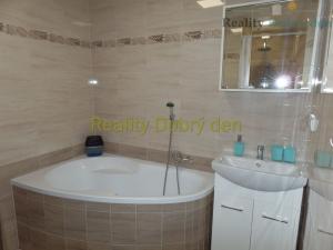 Pronájem bytu 2+1, Opava, Přerovecká, 67 m2