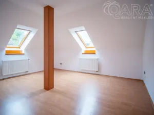 Pronájem vícegeneračního domu, Divišov, K Vodojemu, 267 m2