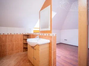 Pronájem vícegeneračního domu, Divišov, K Vodojemu, 267 m2