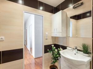 Prodej bytu 3+1, Praha, Okořská, 69 m2