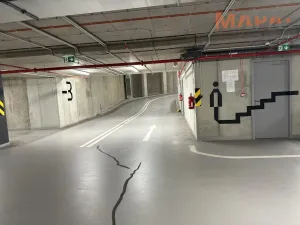 Pronájem garážového stání, Praha - Holešovice, V háji, 12 m2