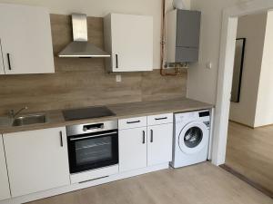 Prodej bytu 2+1, Mariánské Lázně, Hlavní třída, 74 m2