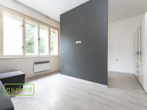 Prodej podílu 1/2 rodinného domu, Praha - Malešice, Káranská, 225 m2