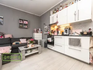 Prodej podílu 1/2 rodinného domu, Praha - Malešice, Káranská, 225 m2