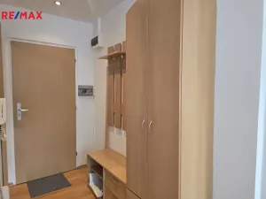 Pronájem bytu 1+1, Karlovy Vary - Drahovice, Maďarská, 46 m2