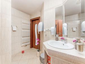 Prodej kanceláře, Uherské Hradiště, V Zahradách, 474 m2