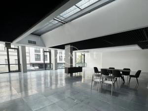 Pronájem kanceláře, Praha - Smíchov, Holečkova, 341 m2