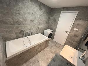 Pronájem bytu 1+kk, Brno, Slovákova, 47 m2