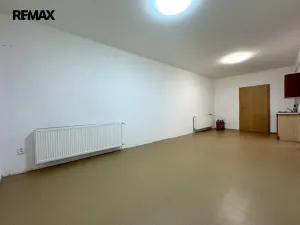 Pronájem obchodního prostoru, Olomouc, Šemberova, 99 m2