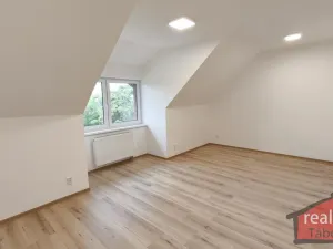 Prodej bytu 1+kk, Nupaky, Nupacká, 35 m2