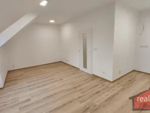 Prodej bytu 1+kk, Nupaky, Nupacká, 35 m2