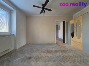 Prodej bytu 3+1, Chvaletice, Obránců míru, 58 m2