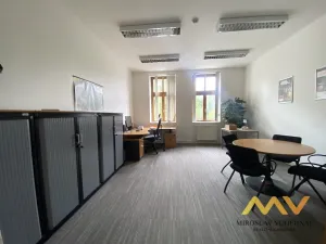 Pronájem kanceláře, Hradec Králové, Československé armády, 131 m2