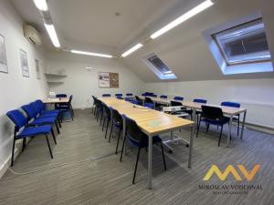 Pronájem kanceláře, Hradec Králové, Československé armády, 259 m2