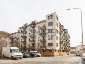 Pronájem garážového stání, Praha - Smíchov, Na Neklance, 13 m2