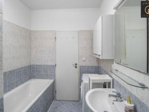 Pronájem bytu 2+kk, Praha - Michle, Elektrárenská, 42 m2