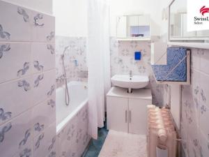 Prodej bytu 2+1, Praha - Kobylisy, Kobyliské náměstí, 65 m2