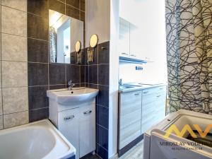 Pronájem bytu 1+kk, Hradec Králové - Nový Hradec Králové, Brožíkova, 22 m2