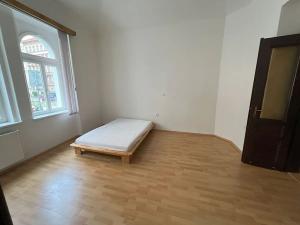 Pronájem bytu 2+kk, Praha - Nové Město, Tyršova, 68 m2
