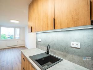 Pronájem bytu 2+kk, Praha - Háje, Kosmická, 43 m2