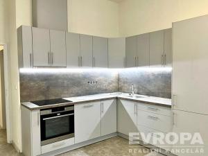 Pronájem bytu 3+1, Sokolov, U Divadla, 73 m2