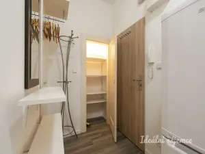 Pronájem bytu 2+1, Praha - Vysočany, Novovysočanská, 56 m2