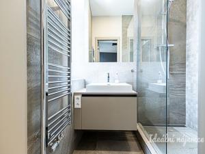 Pronájem bytu 2+1, Praha - Nové Město, Pštrossova, 70 m2