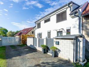 Pronájem rodinného domu, Rostoklaty - Nová Ves II, 90 m2