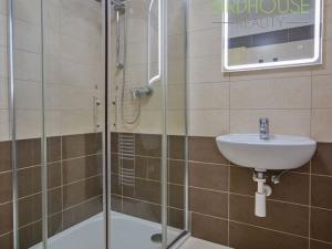 Pronájem bytu 2+kk, Jesenice, Cedrová, 65 m2